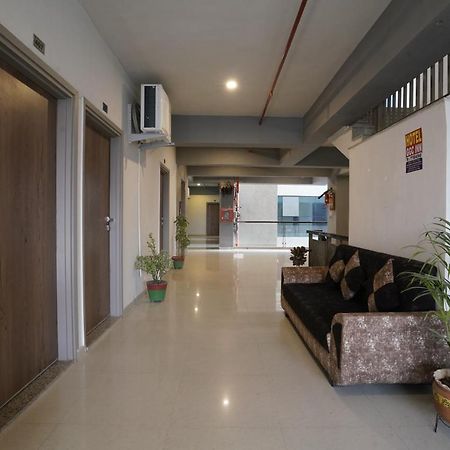 Hotel Ggc Inn 아흐메다바드 외부 사진