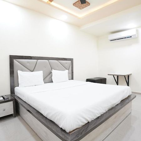 Hotel Ggc Inn 아흐메다바드 외부 사진