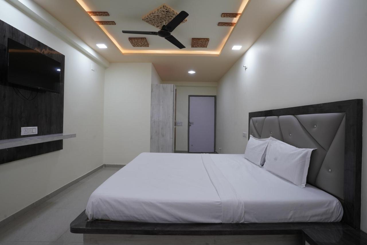 Hotel Ggc Inn 아흐메다바드 외부 사진